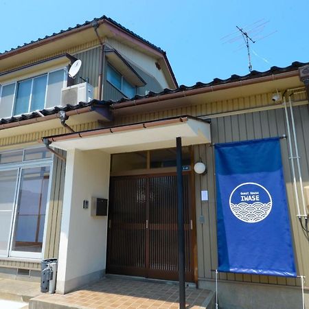 Guesthouse Iwase Toyama Station Exterior foto