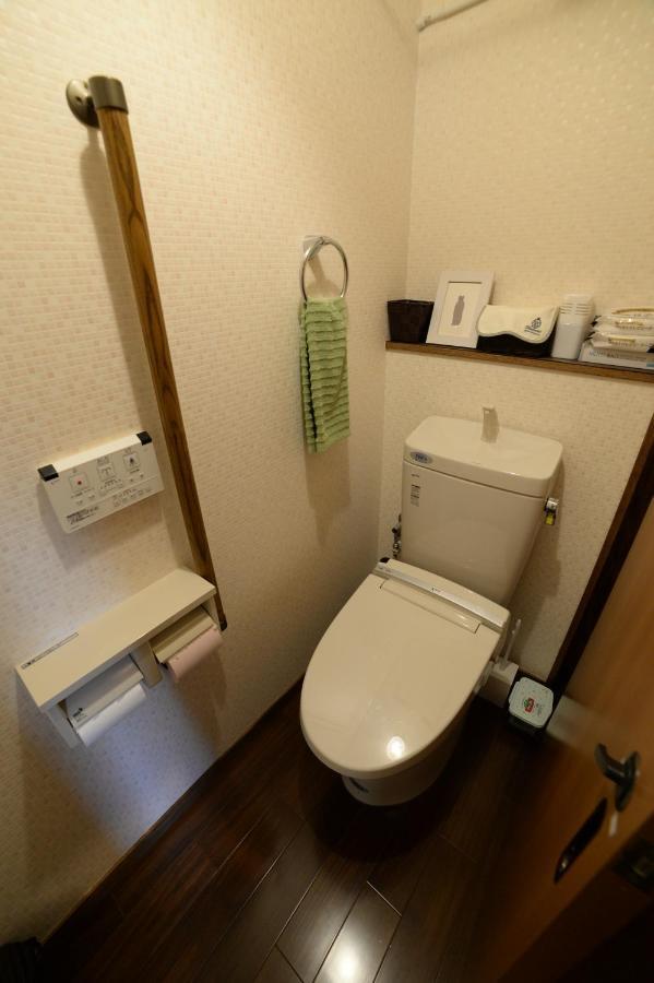 Guesthouse Iwase Toyama Station Exterior foto