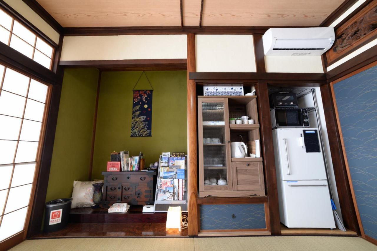 Guesthouse Iwase Toyama Station Exterior foto